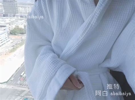 贫乳白虎|阿白 – 贫乳白虎JK萝莉 露出户外撒尿 [11P43V